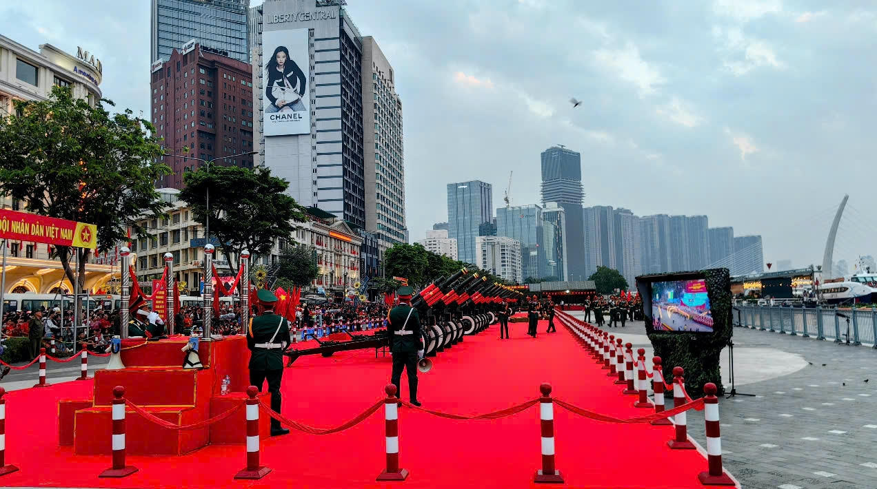 LỄ KỶ NIỆM, DIỄU BINH, DIỄU HÀNH MỪNG 50 NĂM GIẢI PHÓNG MIỀN NAM, THỐNG NHẤT ĐẤT NƯỚC