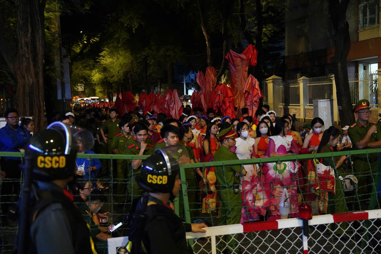 LỄ KỶ NIỆM, DIỄU BINH, DIỄU HÀNH MỪNG 50 NĂM GIẢI PHÓNG MIỀN NAM, THỐNG NHẤT ĐẤT NƯỚC