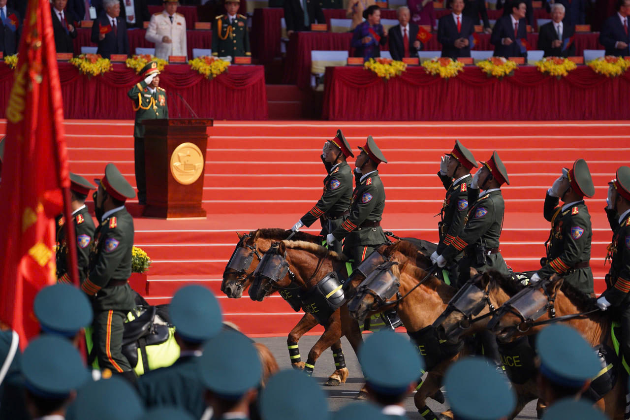 Hùng tráng cảnh diễu binh, diễu hành cấp Nhà nước sáng 30/4