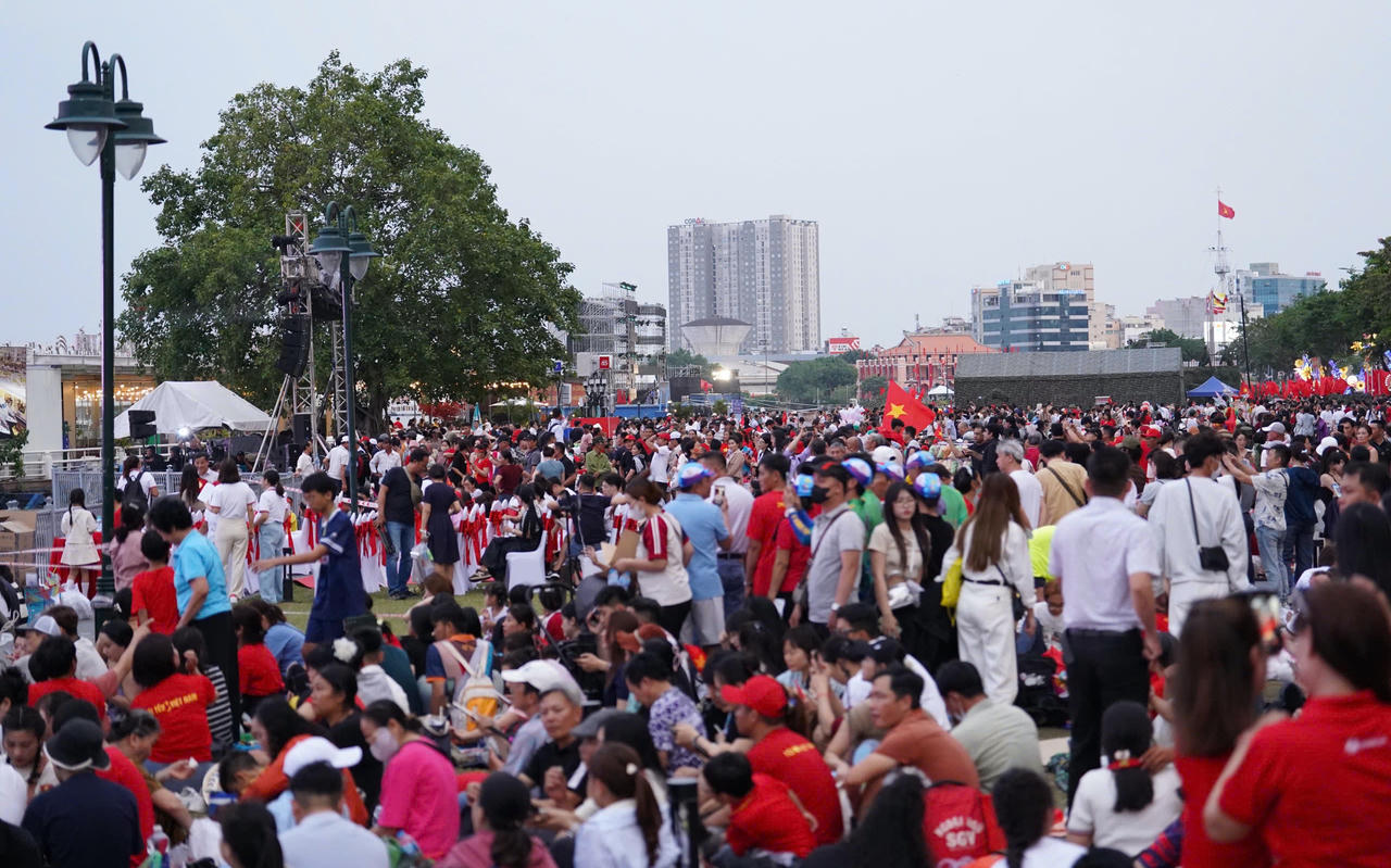 LỄ KỶ NIỆM, DIỄU BINH, DIỄU HÀNH MỪNG 50 NĂM GIẢI PHÓNG MIỀN NAM, THỐNG NHẤT ĐẤT NƯỚC