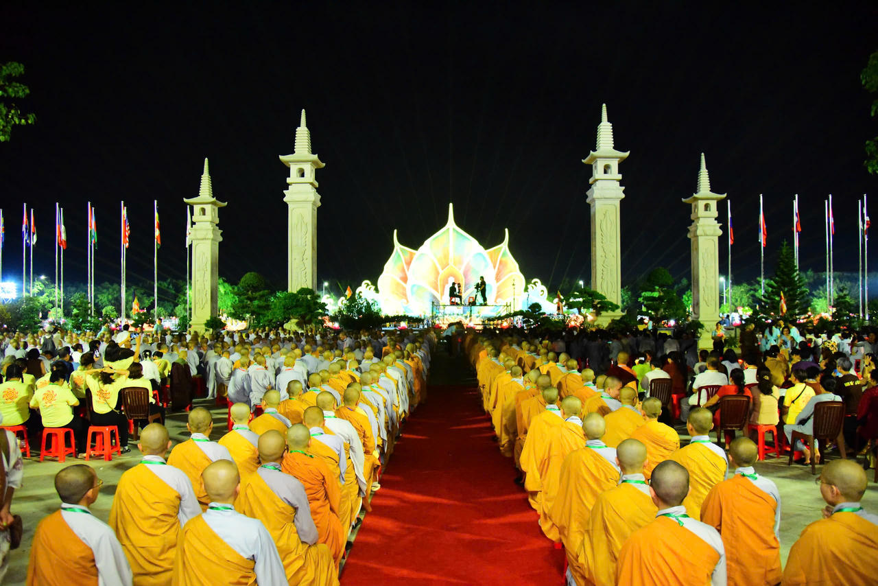 Đại lễ Vesak LHQ 2025: 35.000 hoa đăng được thắp sáng cầu nguyện cho hòa bình