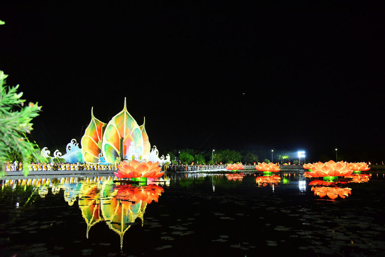Đại lễ Vesak LHQ 2025: 35.000 hoa đăng được thắp sáng cầu nguyện cho hòa bình