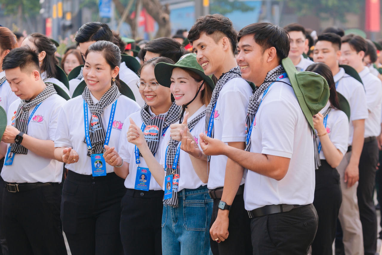 Hòa Minzy, Double 2T được tuyên dương Thanh niên tiên tiến làm theo lời Bác