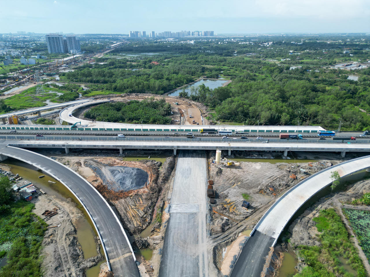 Tấp nập thi công Vành đai 3 TP HCM, hình thành trục kết nối liên vùng chiến lược