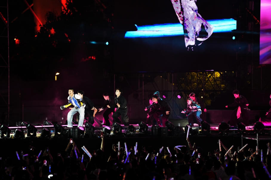 Chi Pu, MONO 'cháy hết mình' dù Jason Derulo hủy show sát giờ diễn