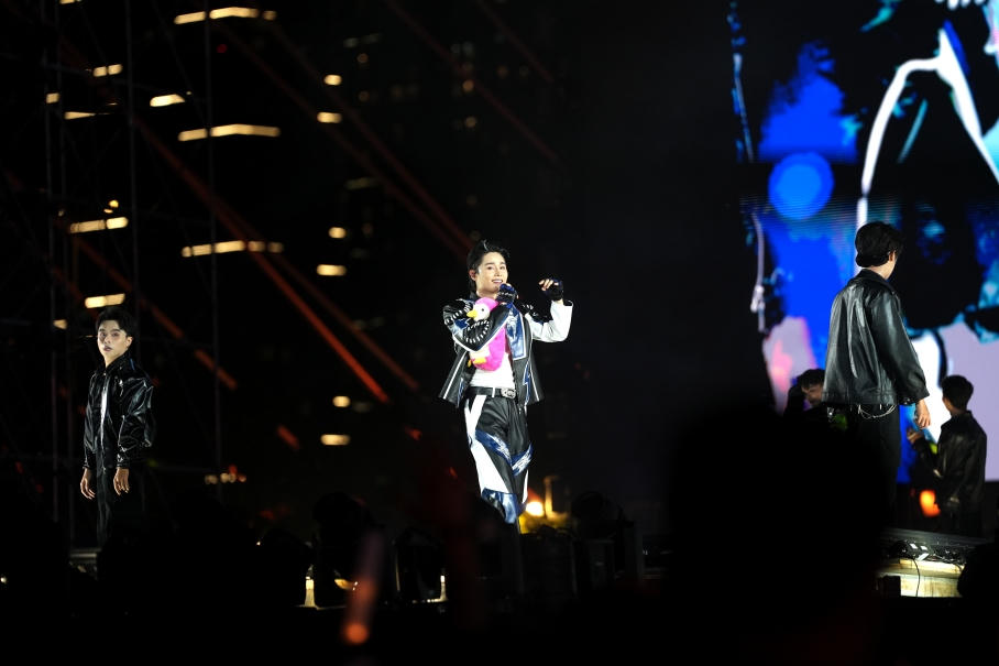 Chi Pu, MONO 'cháy hết mình' dù Jason Derulo hủy show sát giờ diễn