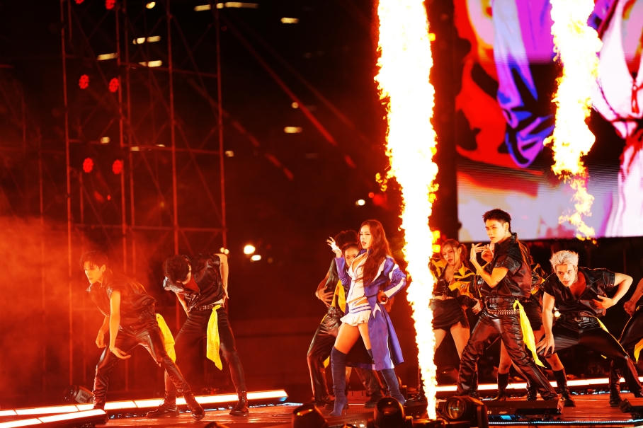 Chi Pu, MONO 'cháy hết mình' dù Jason Derulo hủy show sát giờ diễn