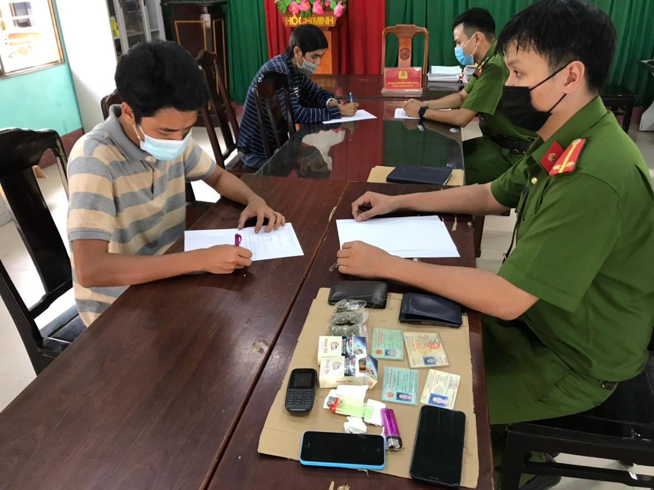 Phát hiện nhiều nam, nữ “phê” ma tuý trong căn hộ chung cư