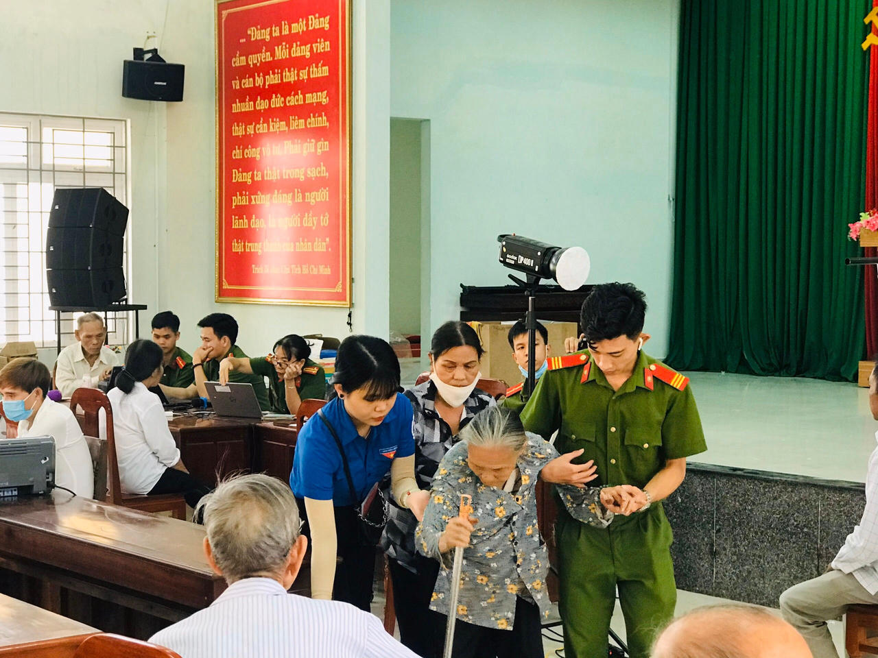 Công an tỉnh Thừa Thiên Huế hoàn thành 100,2% chỉ tiêu cấp Căn cước công dân 