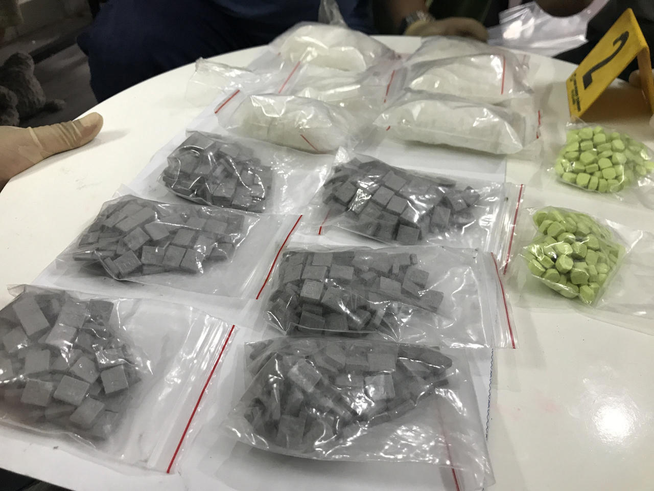 Liên tiếp bắt giữ các đối tượng vận chuyển, tàng trữ, mua bán trái phép chất ma túy