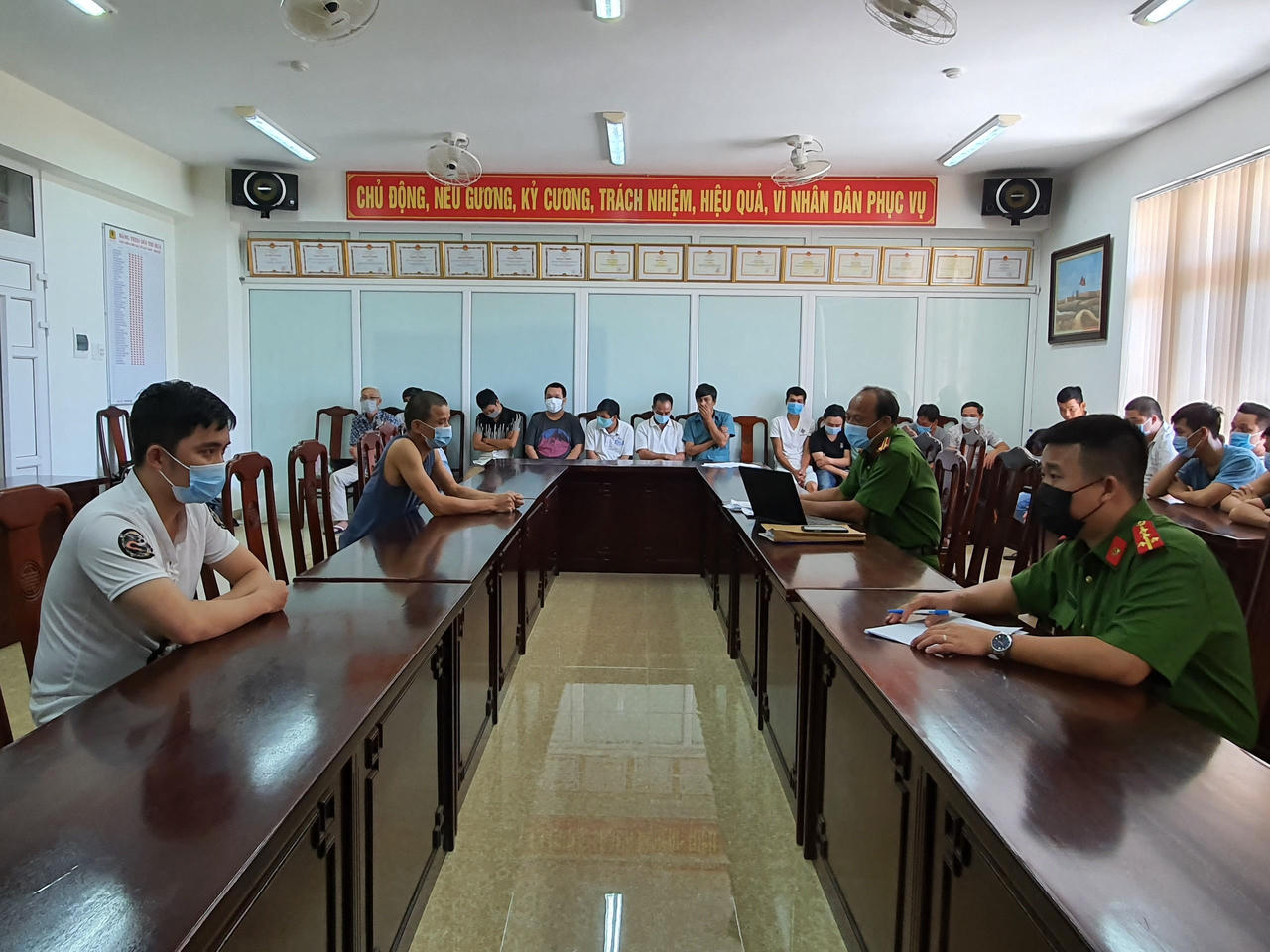 Triệt phá đường dây cá độ lớn trong mùa bóng đá