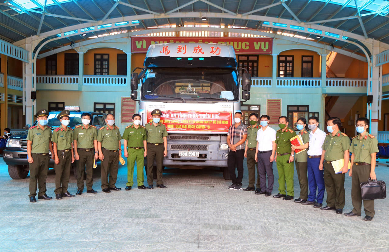 Công an tỉnh Thừa Thiên Huế “tiếp sức” miền Nam phòng, chống dịch bệnh