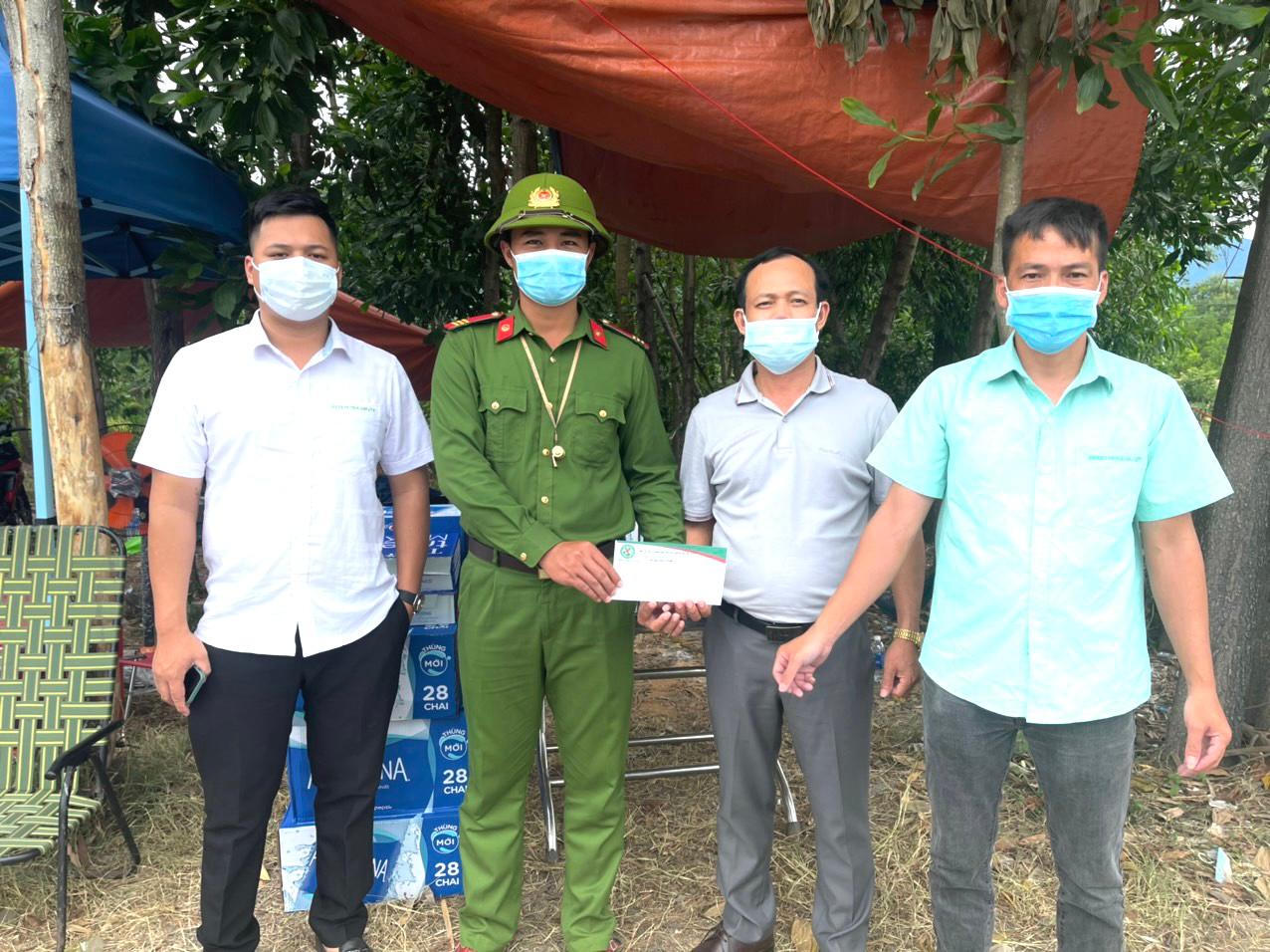 Văn phòng Báo PLVN Khu vực Bình Trị Thiên "tiếp lửa" cho tuyến đầu chống dịch