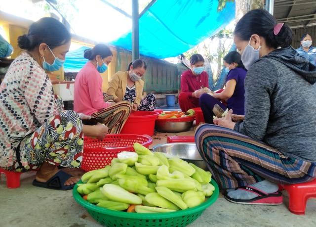 Huế nối vòng tay yêu thương giữa dịch COVID-19