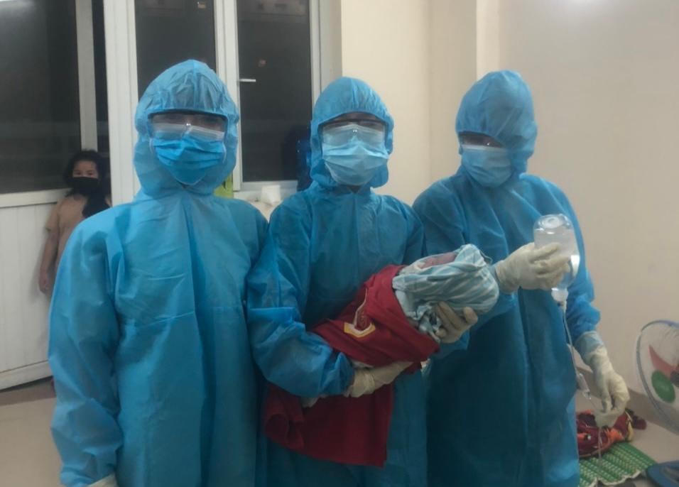 Thai phụ sinh em bé nặng 3,2kg trong khu cách ly tập trung
