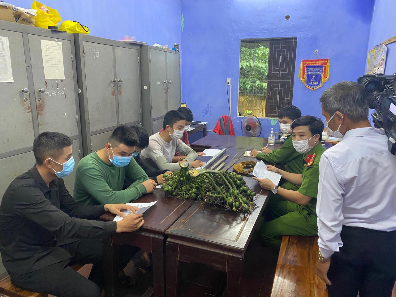 Trộm cau bất thành, quay sang hành hung chủ nhà