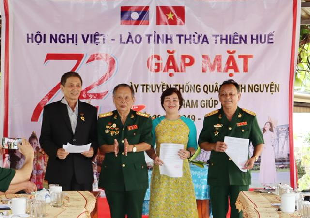 Thắm tình truyền thống Quân tình nguyện và Chuyên gia quân sự Việt Nam tại Lào