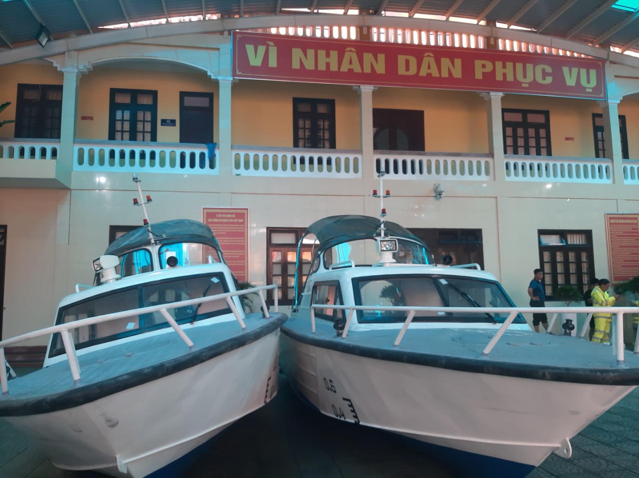 Giám đốc Công an tỉnh Thừa Thiên Huế trực tiếp về vùng "rốn lũ" để chỉ đạo giúp dân