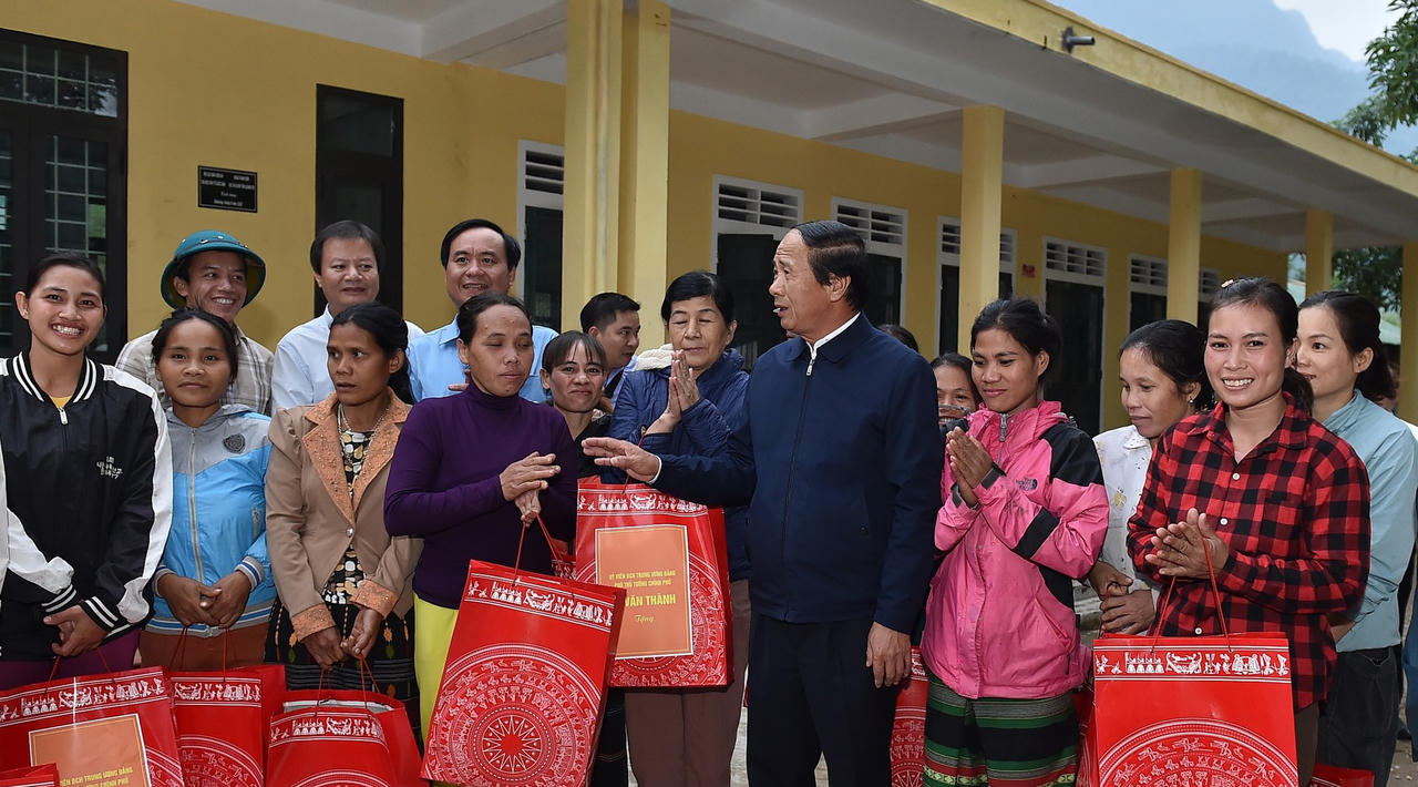 Phó Thủ tướng Lê Văn Thành kiểm tra công tác khắc phục hậu quả mưa lũ tại Quảng Trị