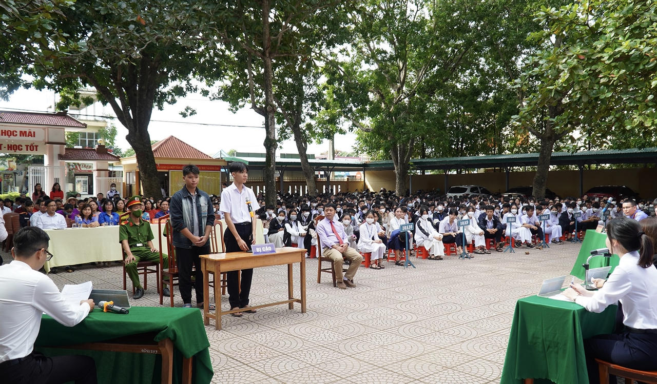 Phiên tòa giả định trang bị kiến thức về phòng, chống ma túy cho học sinh Cam Lộ