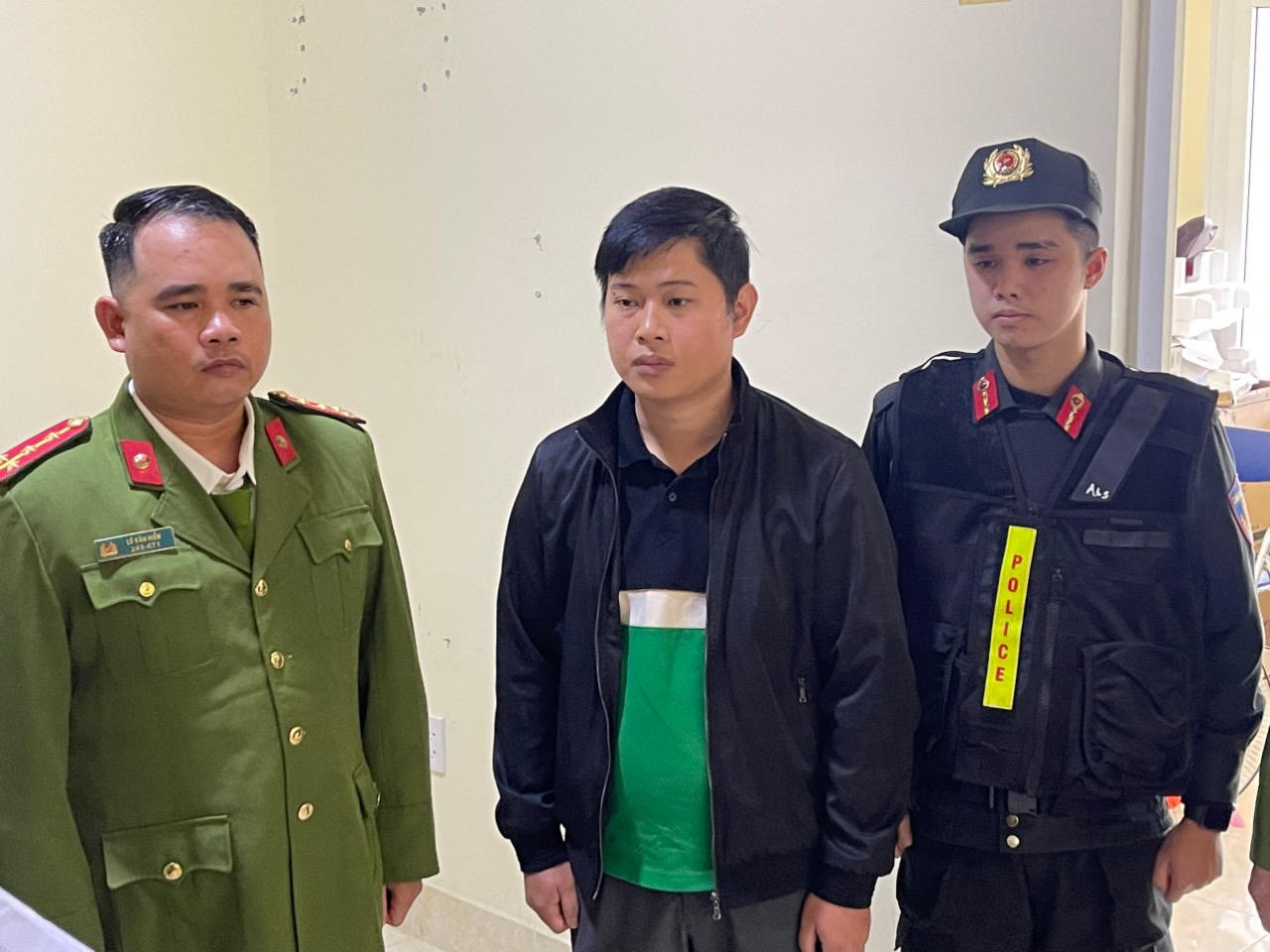 Khai thác tận thu gỗ rừng gây thiệt hại hàng tỷ đồng, 5 đối tượng bị khởi tố