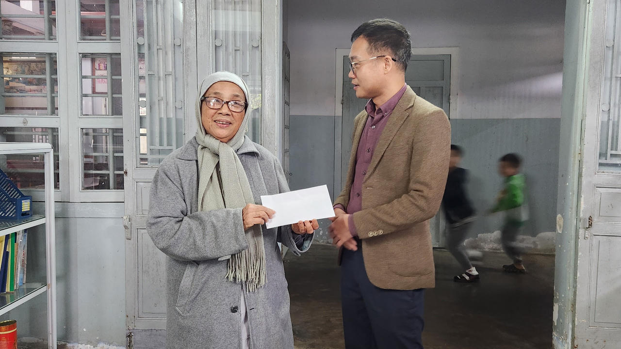 Văn phòng đại diện Báo Pháp luật Việt Nam khu vực Bình Trị Thiên tiếp nối hành trình mang Tết đến với người nghèo