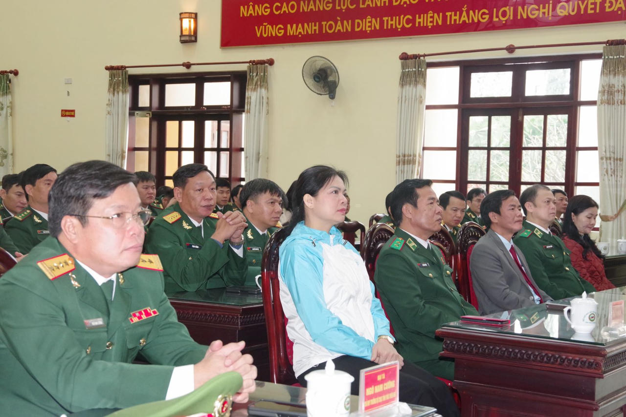 Thứ trưởng Bộ Quốc phòng Hoàng Xuân Chiến thăm, chúc tết lực lượng vũ trang Thừa Thiên Huế