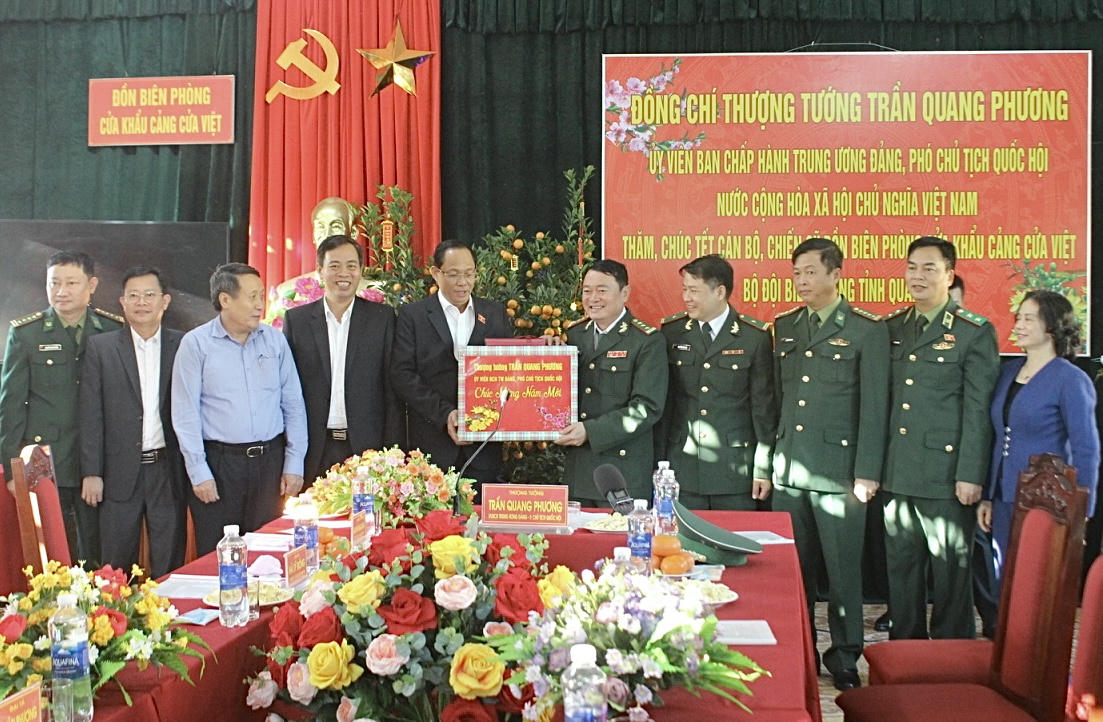 Phó Chủ tịch Quốc hội Trần Quang Phương thăm, chúc Tết tại Quảng Trị