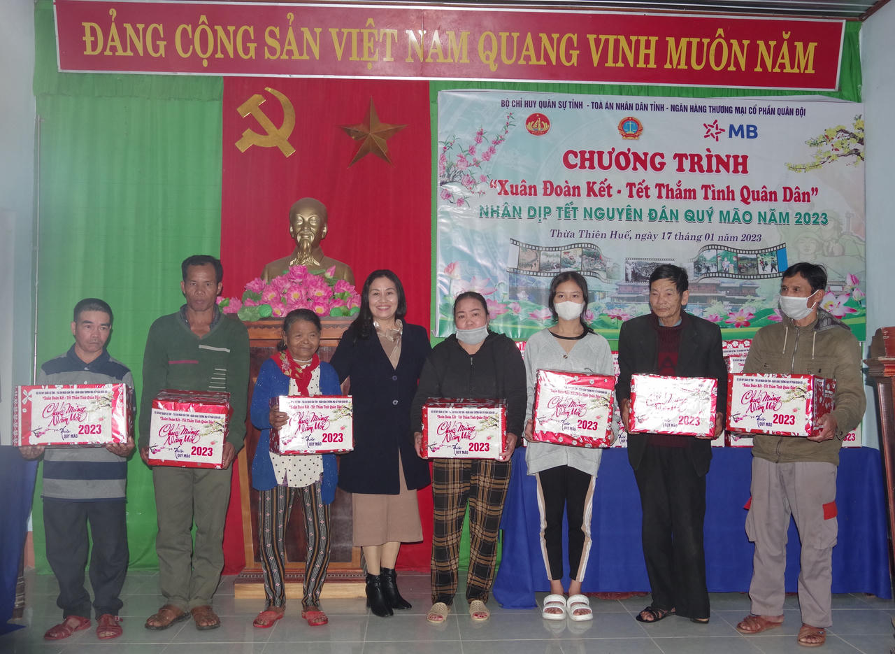 ‘Xuân đoàn kết – Tết thắm tình quân dân’