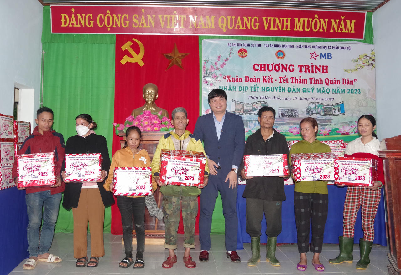 ‘Xuân đoàn kết – Tết thắm tình quân dân’