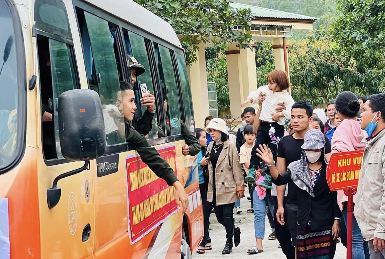 950 thanh niên Quảng Trị hăng hái lên đường nhập ngũ