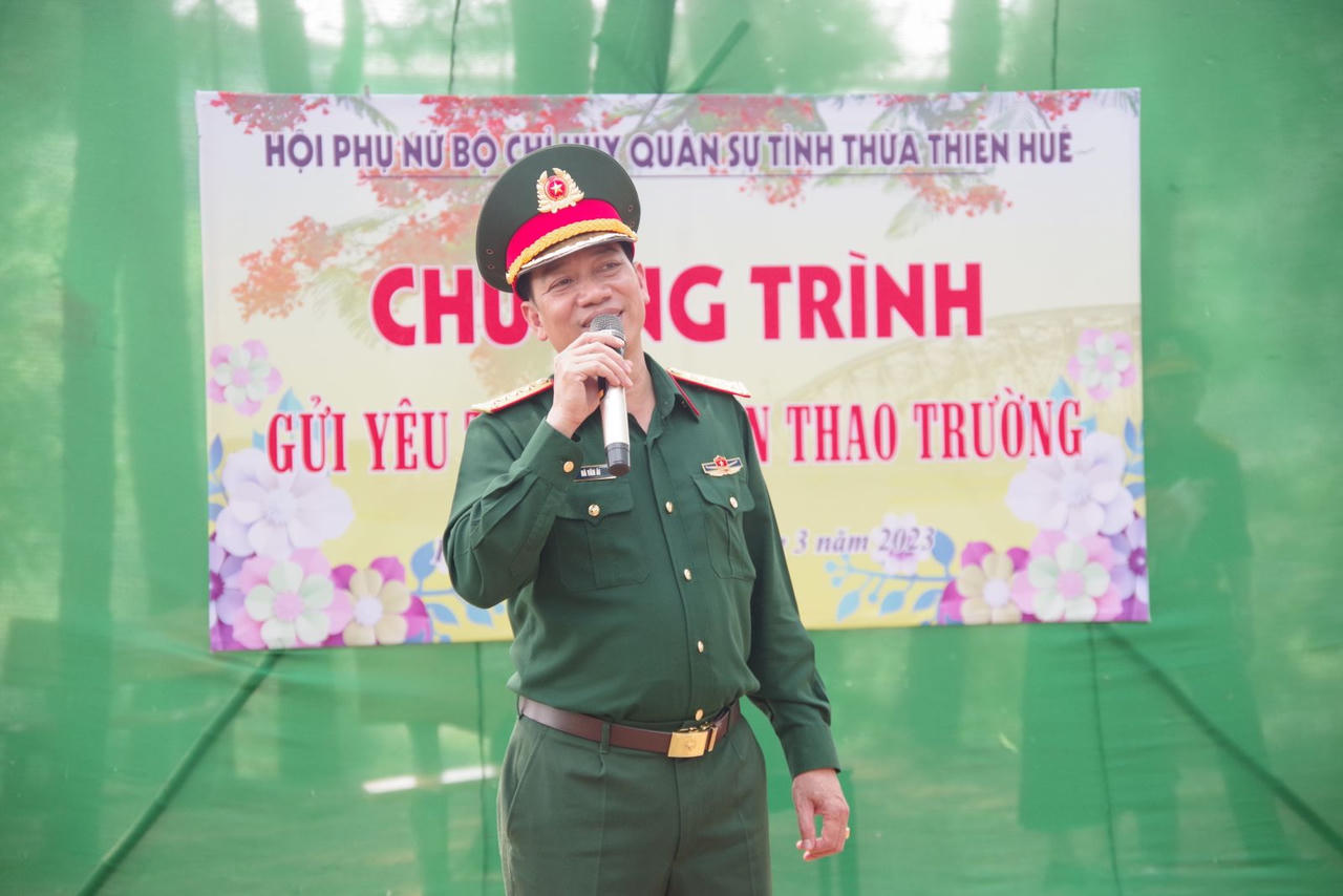 Trao gửi yêu thương trên thao trường huấn luyện