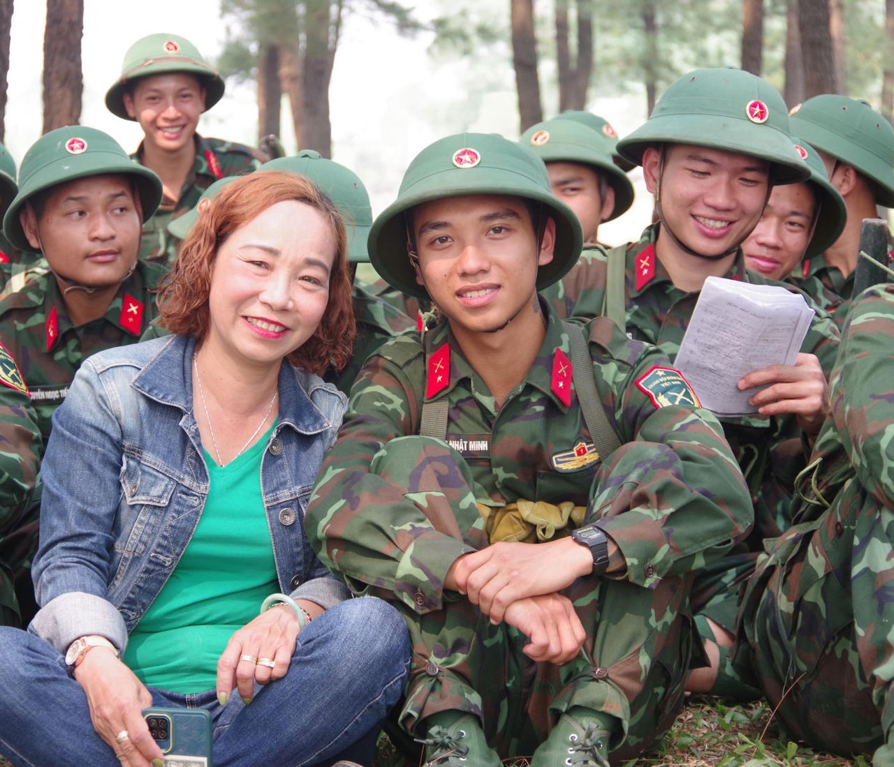 Trao gửi yêu thương trên thao trường huấn luyện