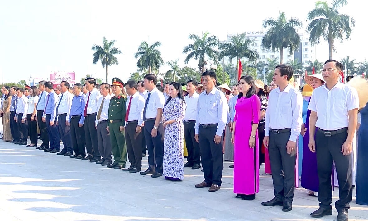 Dâng hoa, dâng hương tưởng niệm 116 năm ngày sinh Tổng Bí thư Lê Duẩn