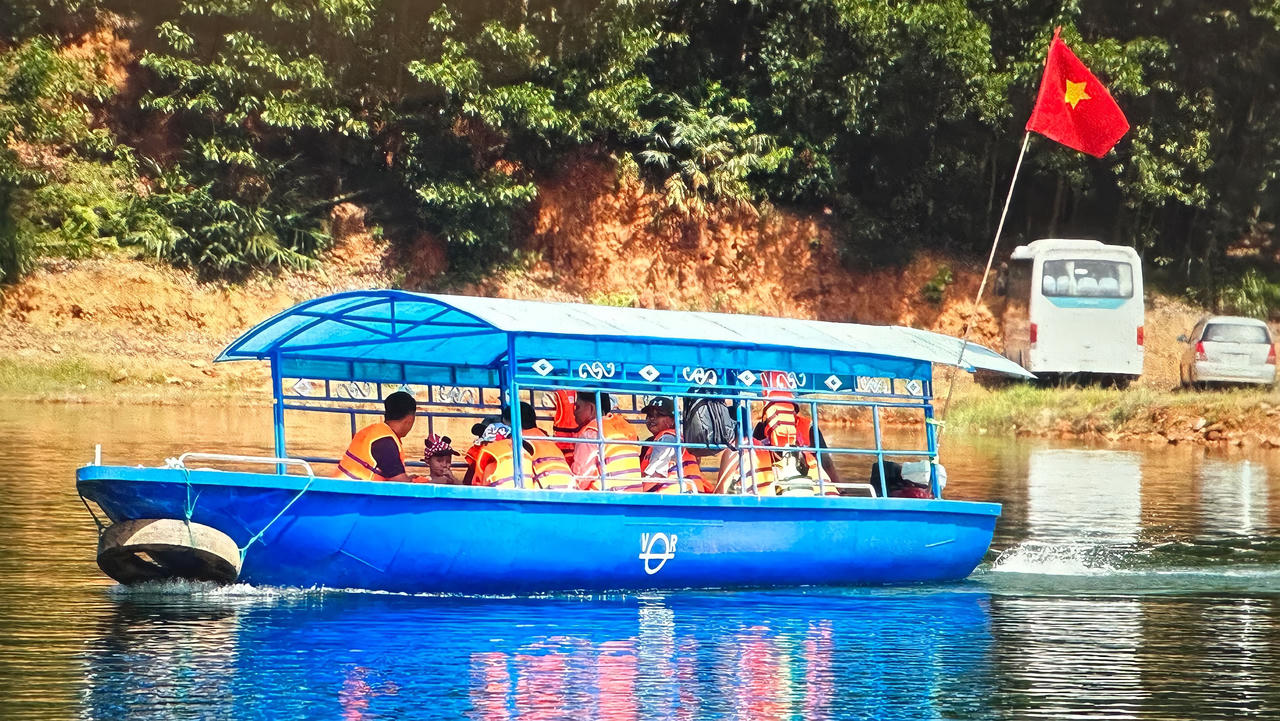 Suối Tiên hoang sơ, đẹp mê hoặc lòng người