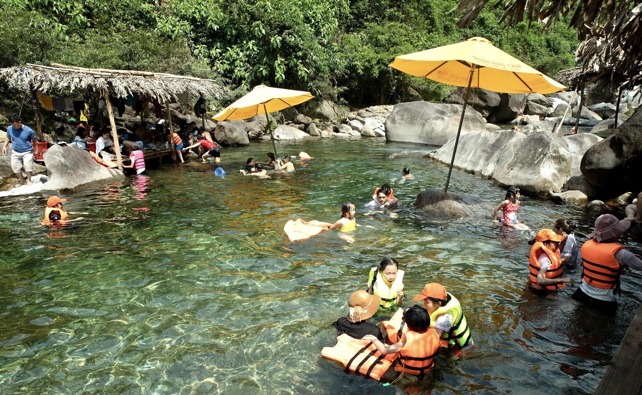 Suối Tiên hoang sơ, đẹp mê hoặc lòng người