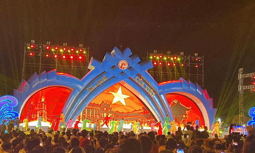 Mãn nhãn đêm khai mạc Lễ hội Văn hóa - Ẩm thực Việt Nam 2023 tại Quảng Trị