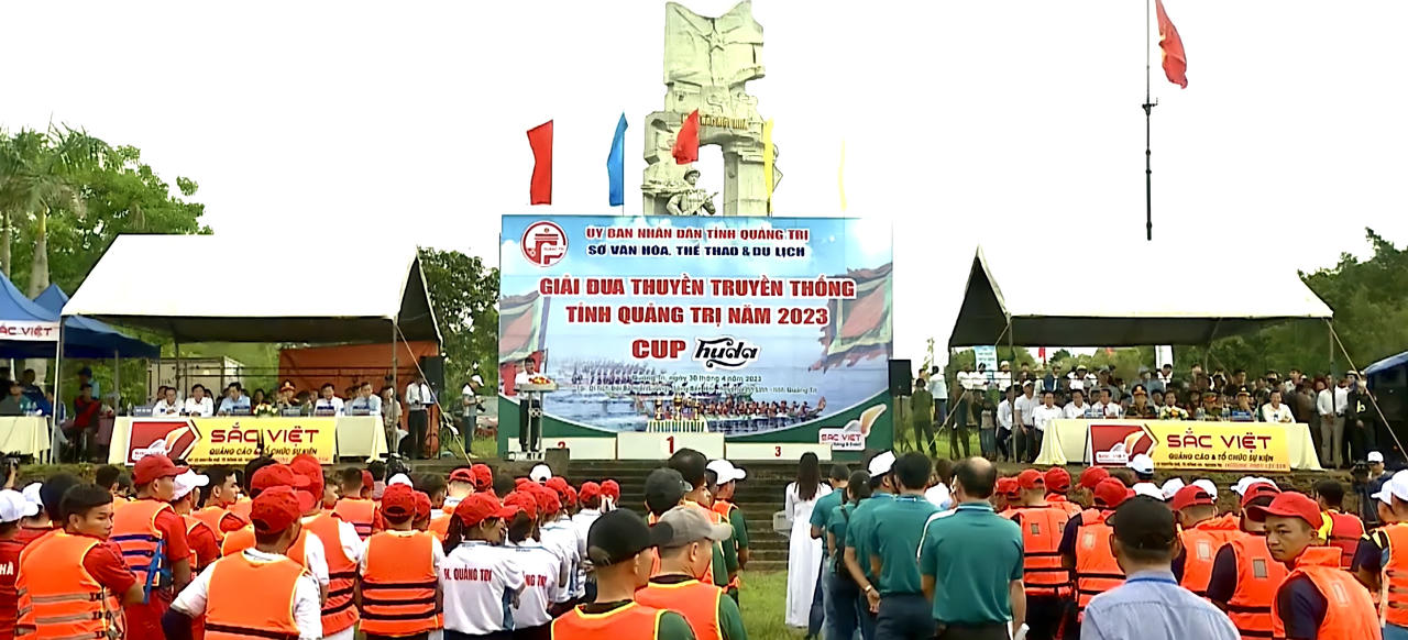 Trang trọng, uy nghiêm Lễ thượng cờ 'Thống nhất non sông'