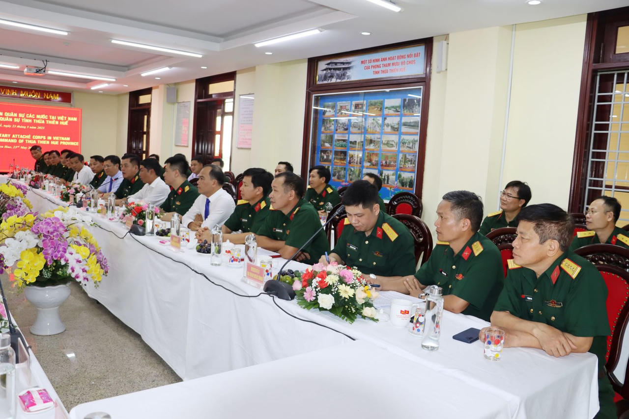 Đoàn Tùy viên quân sự các nước tại Việt Nam thăm Thừa Thiên Huế