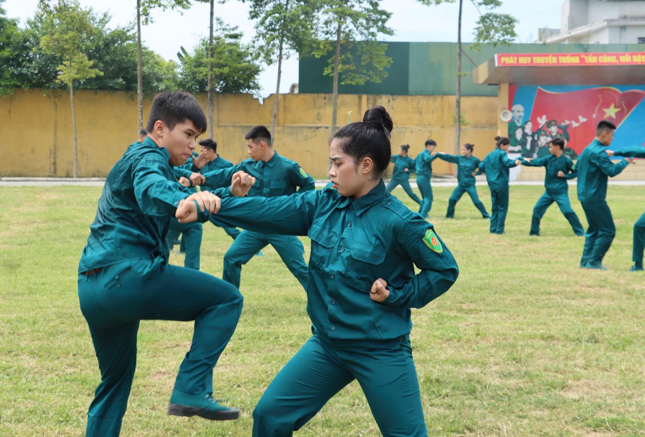 Đoàn Tùy viên quân sự các nước tại Việt Nam thăm Thừa Thiên Huế