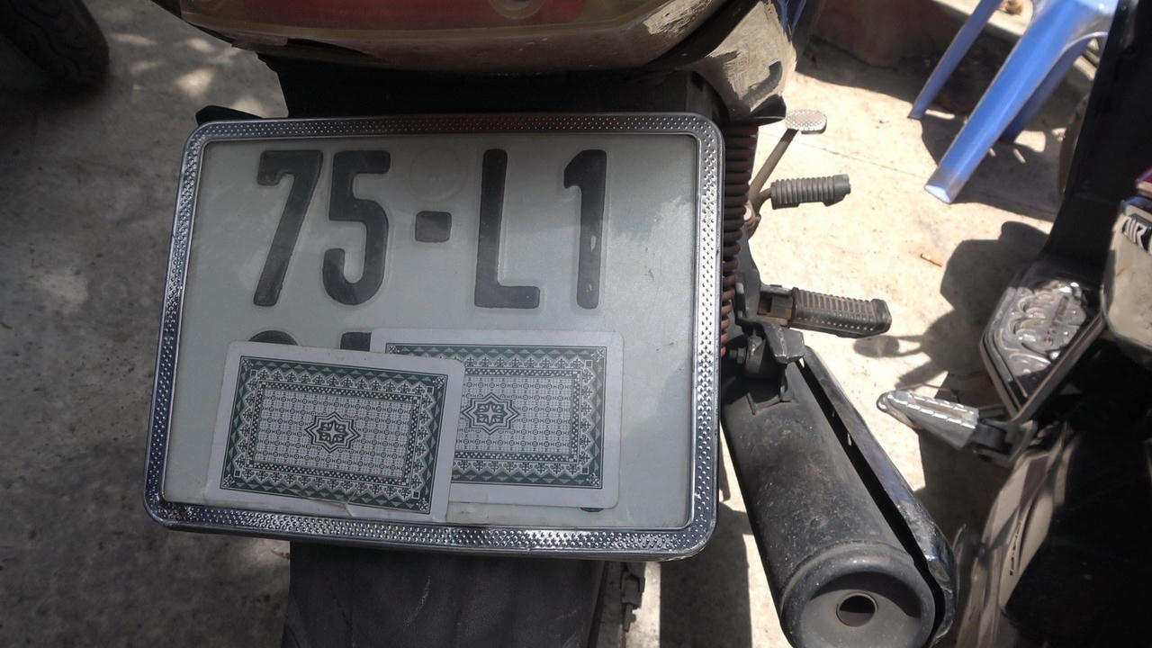 Nhóm thiếu niên tông xe máy ăn trộm vào đại uý Công an