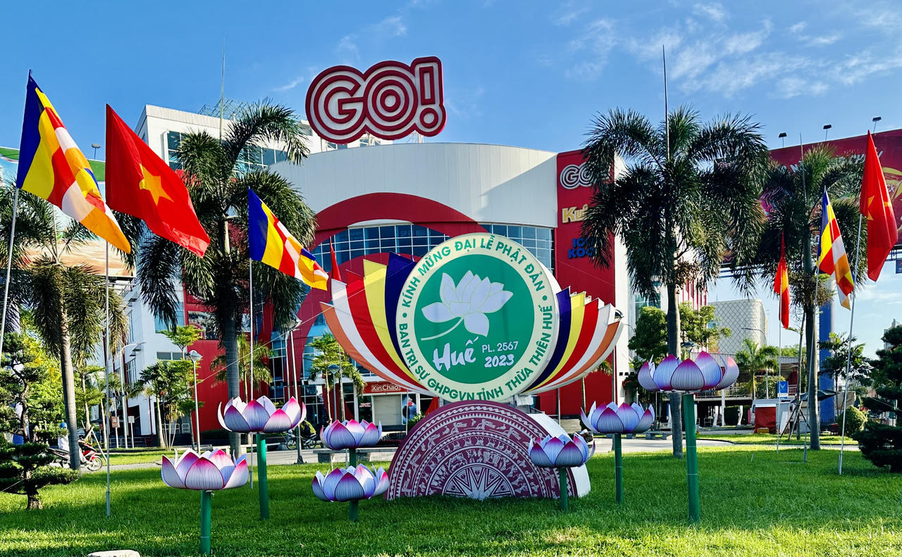 Cố đô Huế rực rỡ, lung linh trong Tuần lễ Phật đản 2023