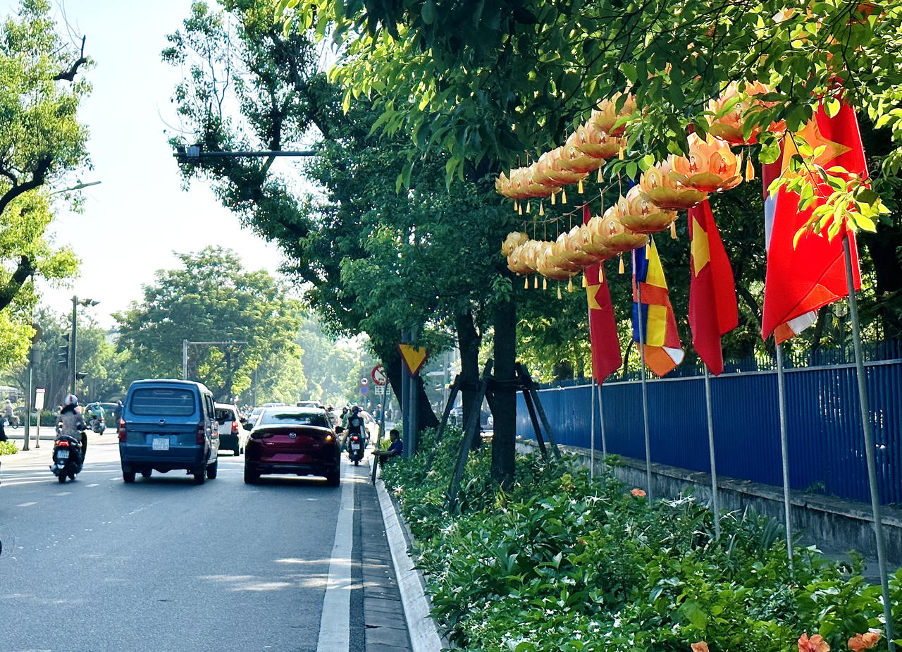 Cố đô Huế rực rỡ, lung linh trong Tuần lễ Phật đản 2023