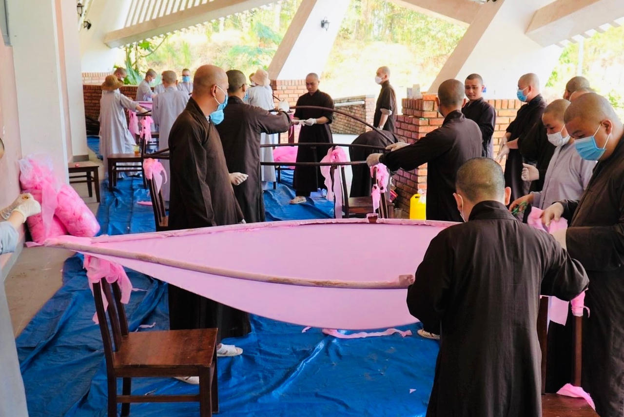 Cố đô Huế rực rỡ, lung linh trong Tuần lễ Phật đản 2023