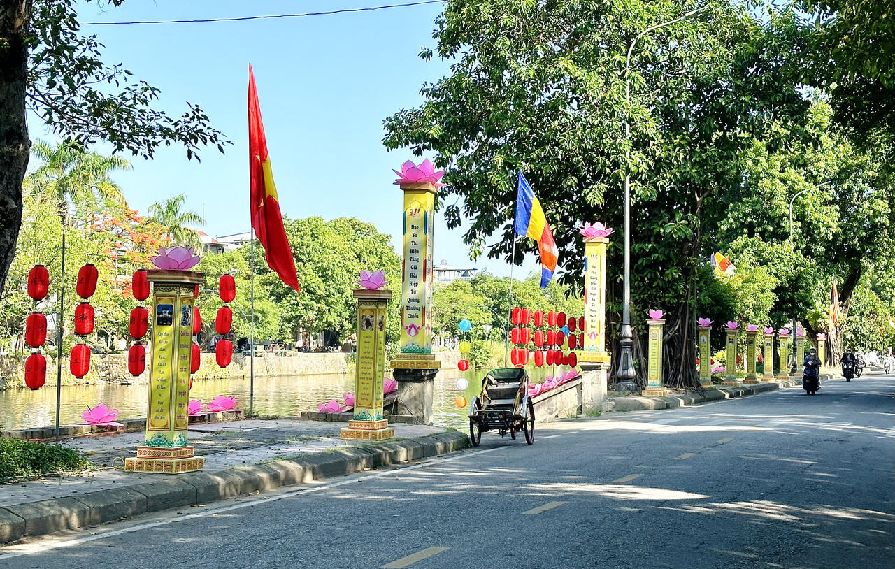 Cố đô Huế rực rỡ, lung linh trong Tuần lễ Phật đản 2023