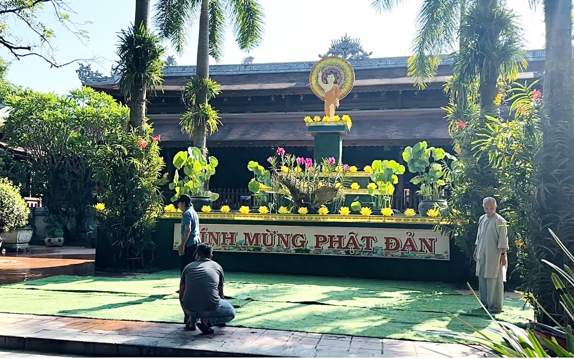 Cố đô Huế rực rỡ, lung linh trong Tuần lễ Phật đản 2023