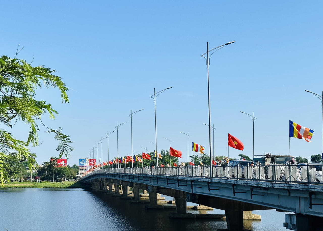 Cố đô Huế rực rỡ, lung linh trong Tuần lễ Phật đản 2023