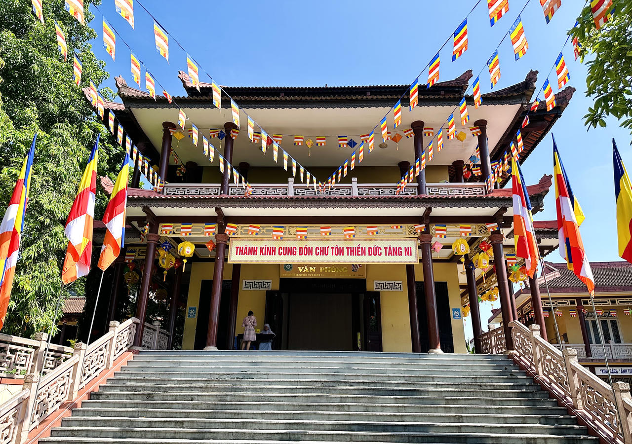 Cố đô Huế rực rỡ, lung linh trong Tuần lễ Phật đản 2023