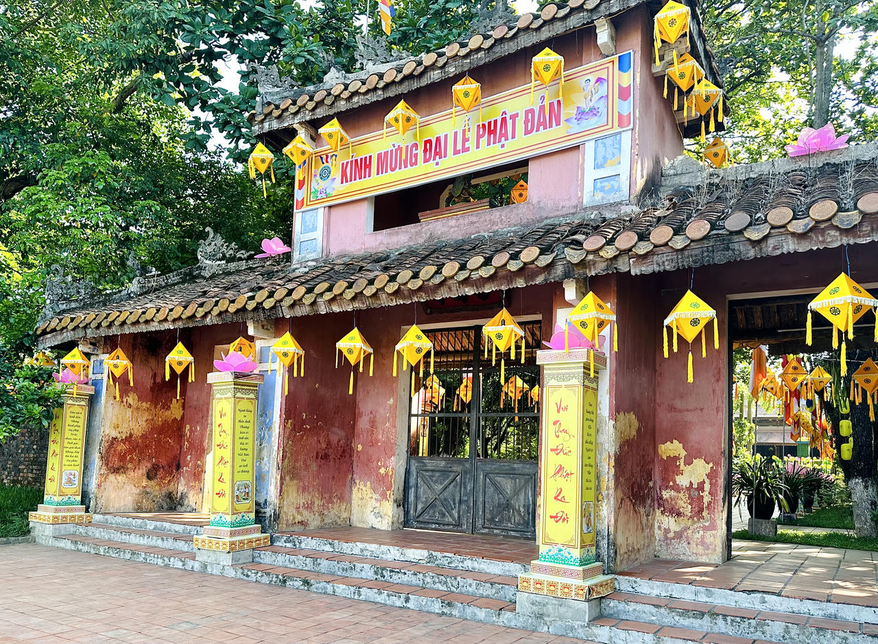 Cố đô Huế rực rỡ, lung linh trong Tuần lễ Phật đản 2023