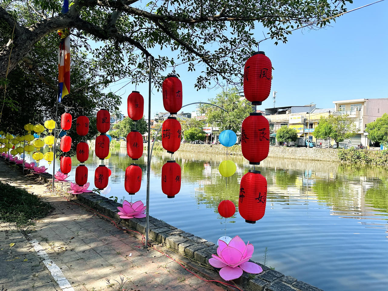 Cố đô Huế rực rỡ, lung linh trong Tuần lễ Phật đản 2023